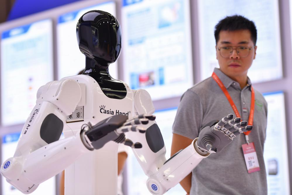 上海一养护院把人关在像猪圈的房间