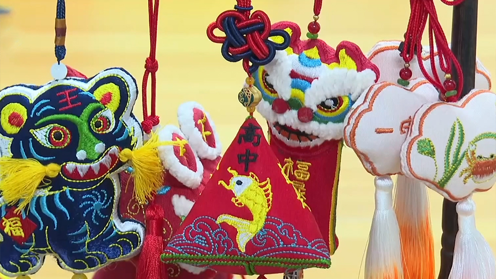 媒体热议中国“市场红利” 外交部：“中国机遇2.0”图景正在展开