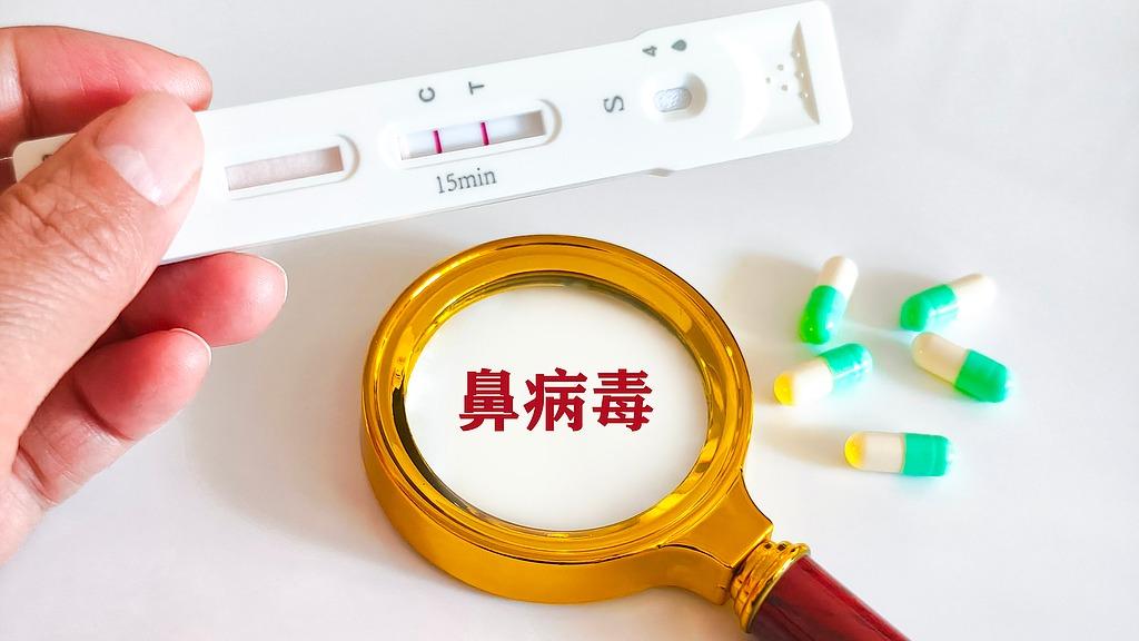 吴镇宇晒费曼王嘉尔合照