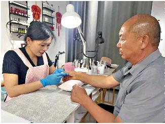 教育局称女童被泼开水系恶作剧